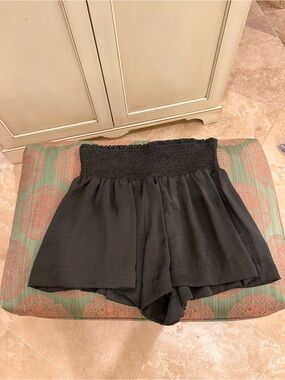 TCEC Women's Black Smocked Waist Shorts